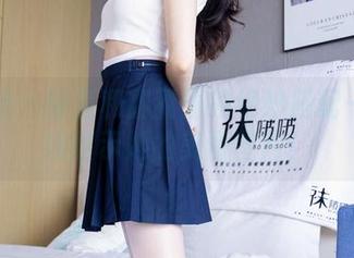 袜啵啵 – 浴室和甜甜圈的绝妙搭配——在线展示她的美丽图片！