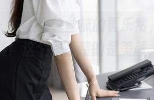语画界 – 穿上蕾丝丝袜的黄乐然，最新作品集来袭！这个作品装的是美颜，还是暴击啊？