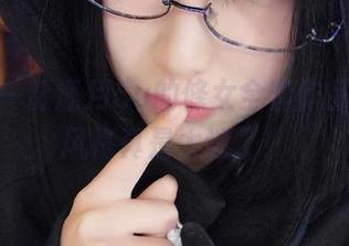 给我来一份逐月Su的修女全套作品，这种风格真是太迷了！