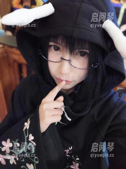 逐月Su 给我来一份逐月Su的修女全套作品,这种风格真是太迷了!
