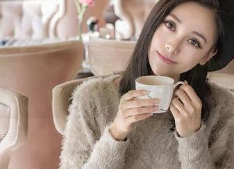 青豆客 – 私拍界的奇迹：妮小妖的奶牛美图叫人心动不已！