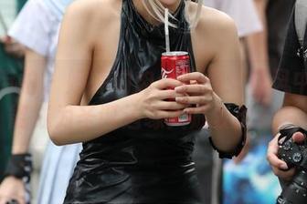 魔镜街拍 – 婷婷的肉丝美图：寒风中你也能成为圣诞边缘人成长的照片