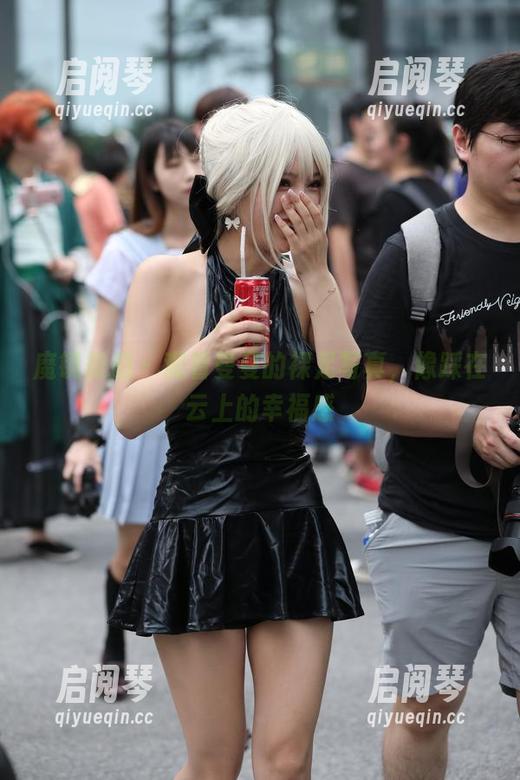 魔镜街拍-曼曼 魔镜街拍 - 观看曼曼的裸足写真,像踩在云上的幸福感